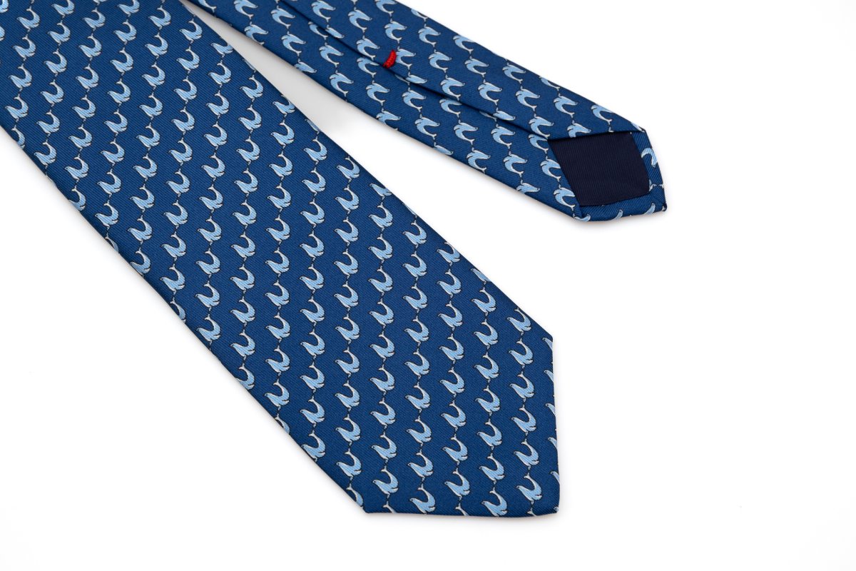 Cravatta blu con foche celesti pura seta - immagine 8