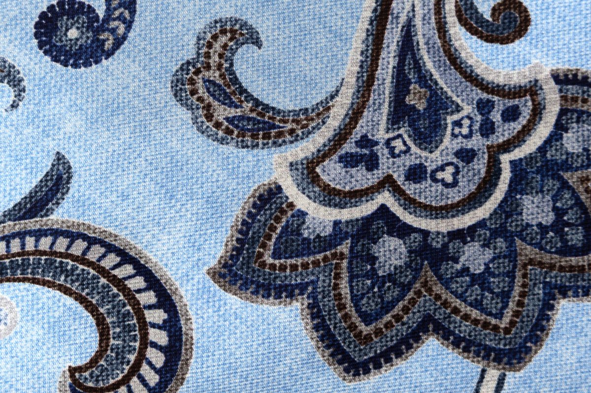 Cravatta chiara a disegno paisley in seta pura - immagine 9